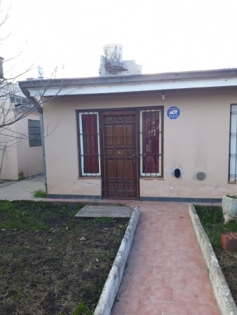 CASA 3 AMB. + GALPON . DE LOS RESERVISTAS ESQUINA GABOTO