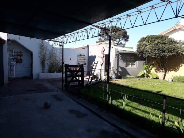 CASA AV. COLON Y 220 3 AMB.