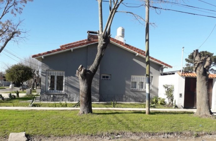 CASA AV. COLON Y 220 3 AMB.