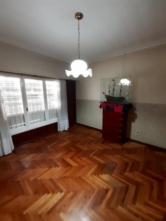 CASA JURAMENTO 1400 5 AMB.