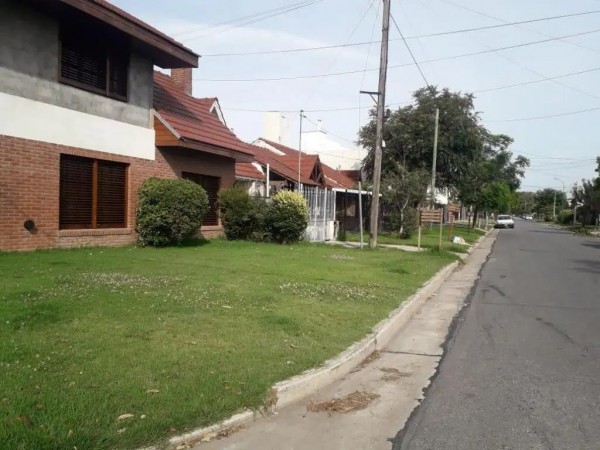 CASA ROLDAN Y FALKNER. 4 AMB. LOS PINARES