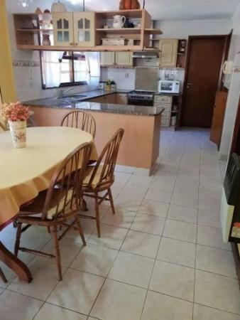 CASA JUAN.B. JUSTO Y JARA. 5 AMB.