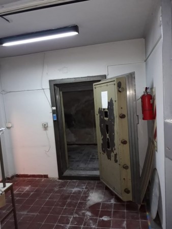 LOCAL 800 M2. LURO Y CHAMPAGÑAT