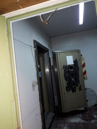 LOCAL 800 M2. LURO Y CHAMPAGÑAT