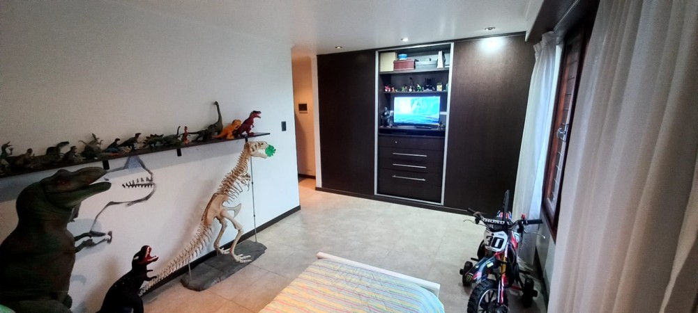 CASA MINIMALISTA. GONZALEZ CHAVES AL 2500