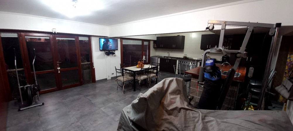 CASA MINIMALISTA. GONZALEZ CHAVES AL 2500