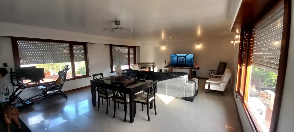 CASA MINIMALISTA. GONZALEZ CHAVES AL 2500