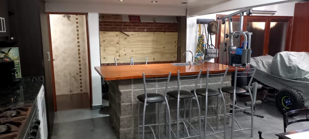 CASA MINIMALISTA. GONZALEZ CHAVES AL 2500