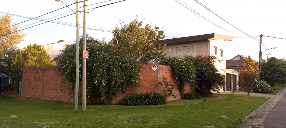 CASA MINIMALISTA. GONZALEZ CHAVES AL 2500