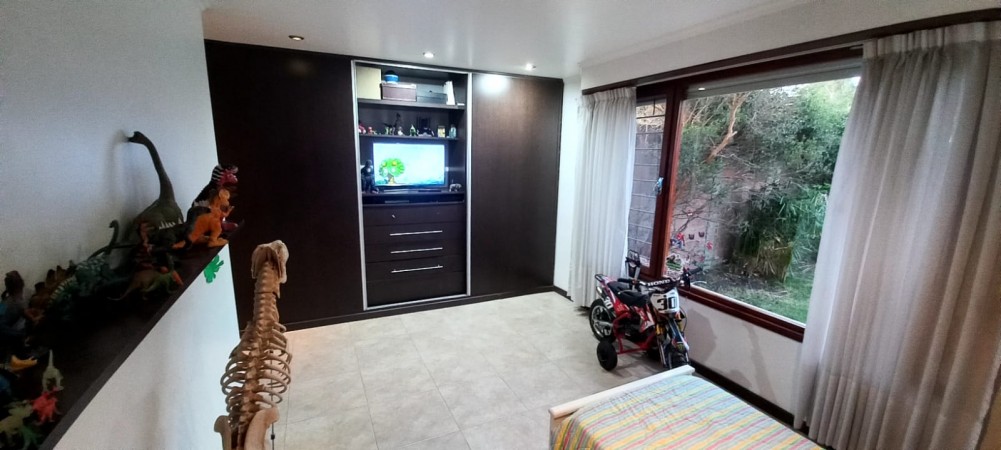 CASA MINIMALISTA. GONZALEZ CHAVES AL 2500