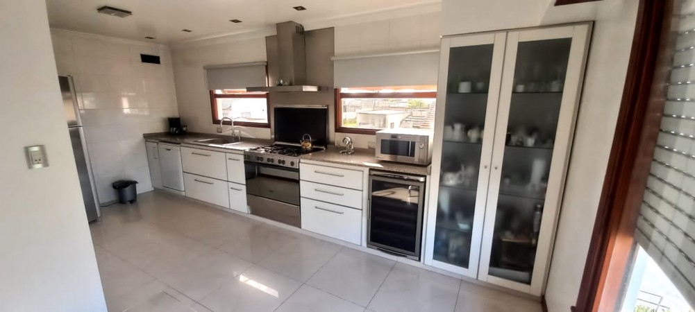 CASA MINIMALISTA. GONZALEZ CHAVES AL 2500
