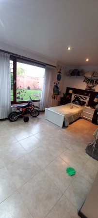 CASA MINIMALISTA. GONZALEZ CHAVES AL 2500