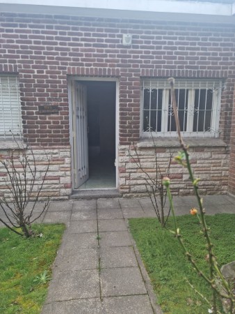 CASA 3 AMBIENTES + DEPTO 2 AMB. C.DE ROSARIO 1500