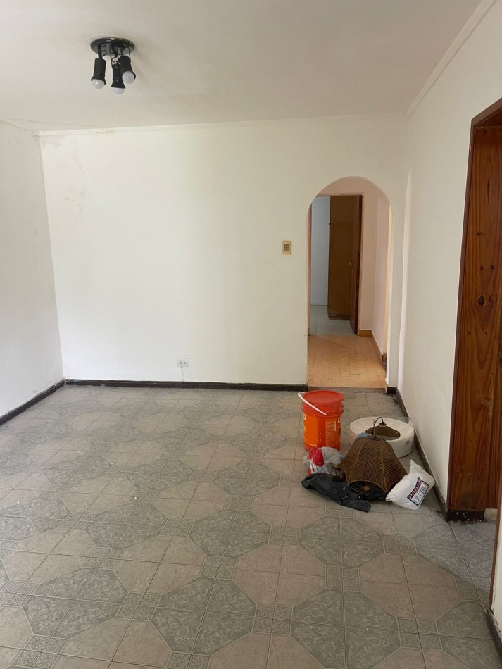 CASA 3 AMBIENTES CON GARAJE. CORONEL SUAREZ AL 800