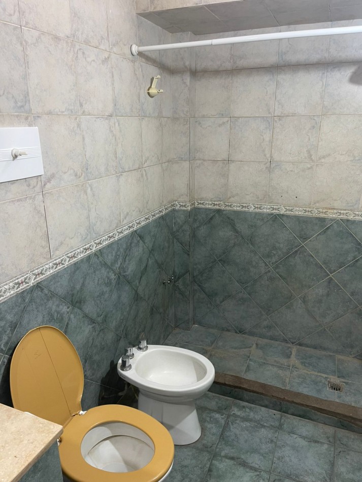 CASA 3 AMBIENTES CON GARAJE. CORONEL SUAREZ AL 800