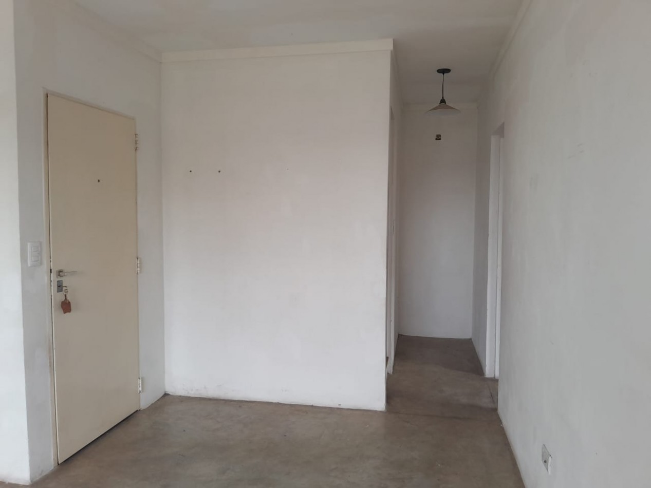 DEPARTAMENTO 2 AMB. COLON Y 220