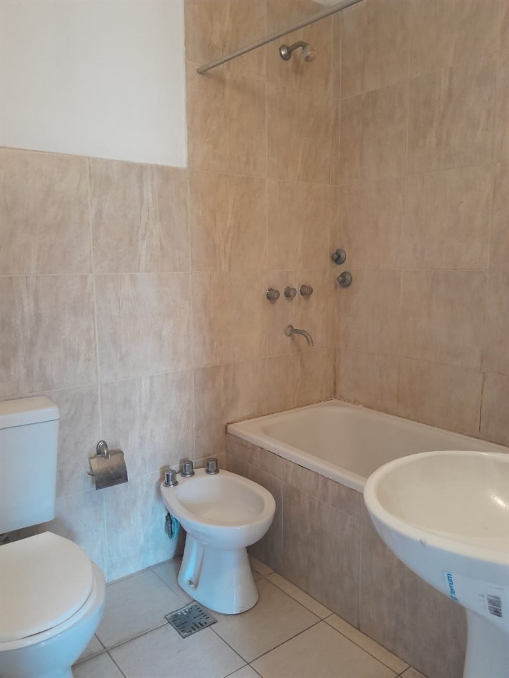 DEPARTAMENTO 2 AMB. COLON Y 220