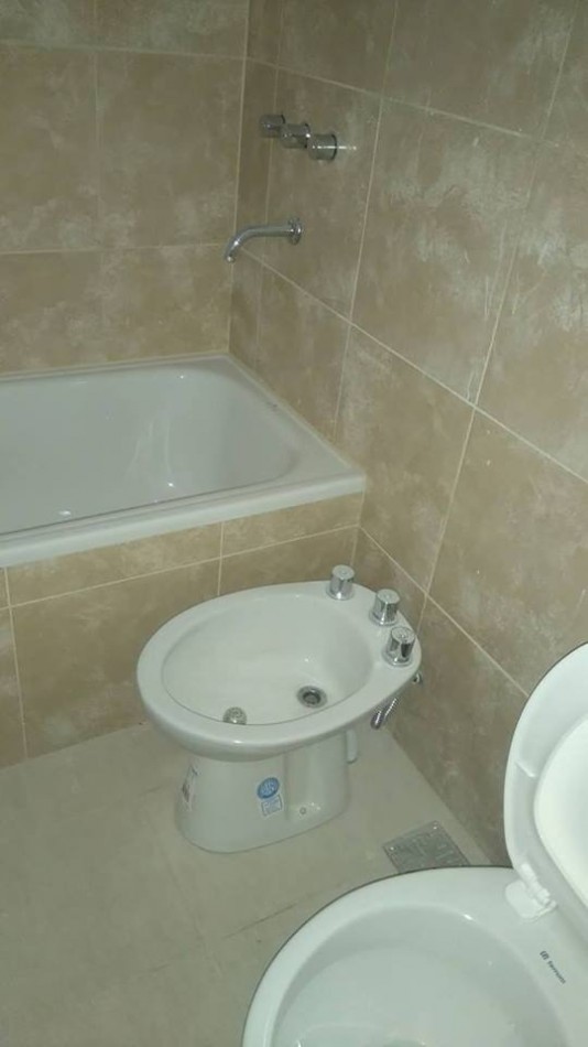 DEPARTAMENTO 2 AMB. COLON Y 220