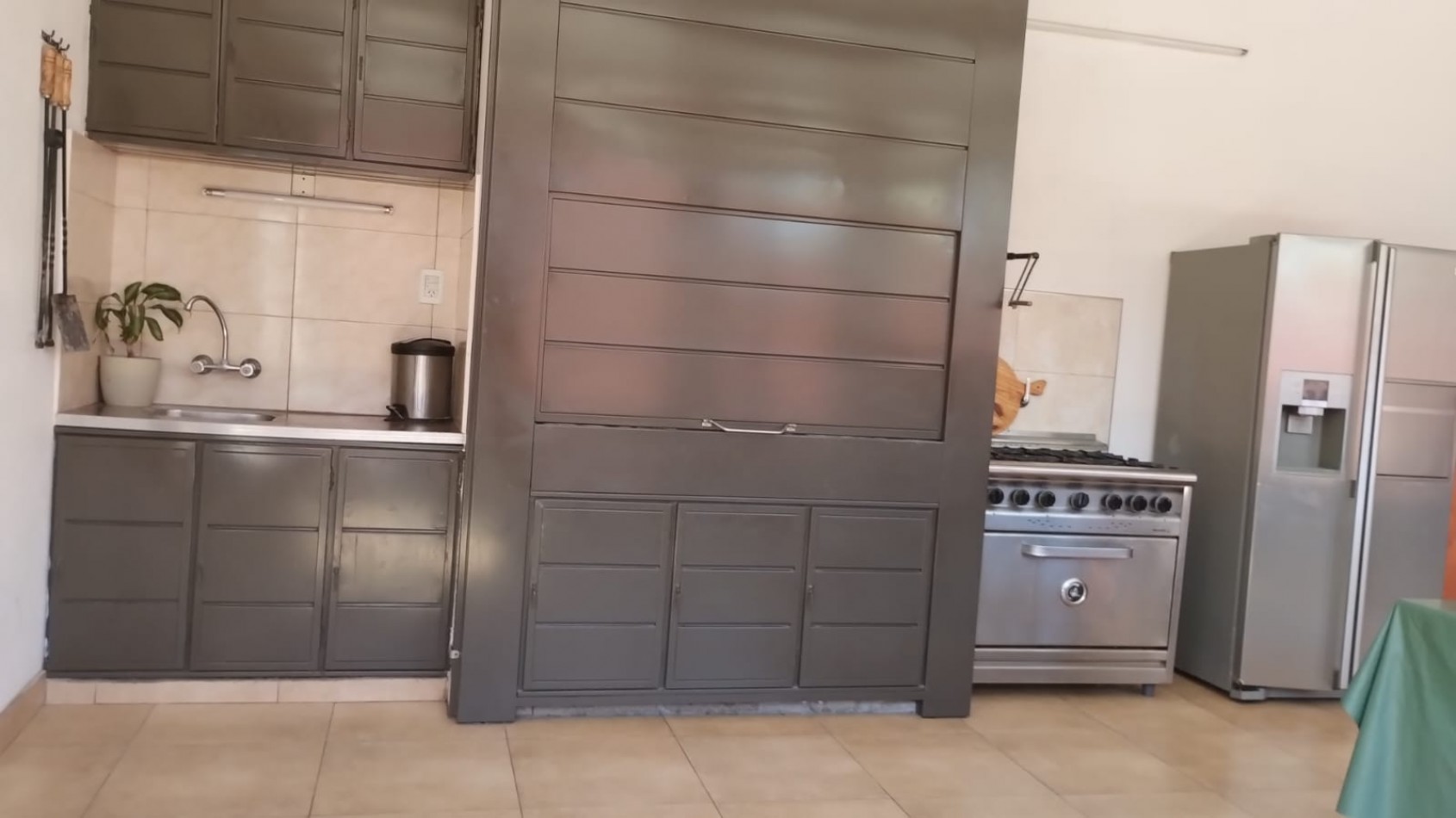 CASA IDEAL HOGAR DE ABUELOS / GERIATRICO. COLON AL 9000