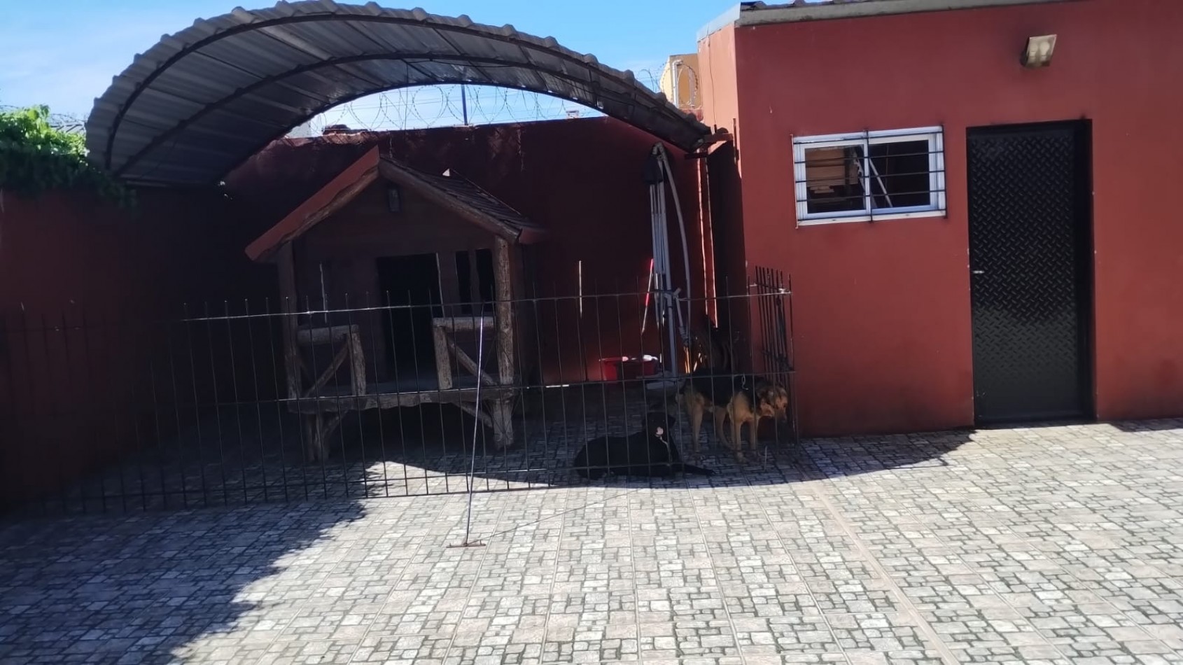 CASA IDEAL HOGAR DE ABUELOS / GERIATRICO. COLON AL 9000