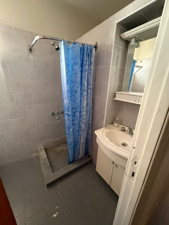 CASA EN PLANTA ALTA. AMOBLADA. LURO AL 6500