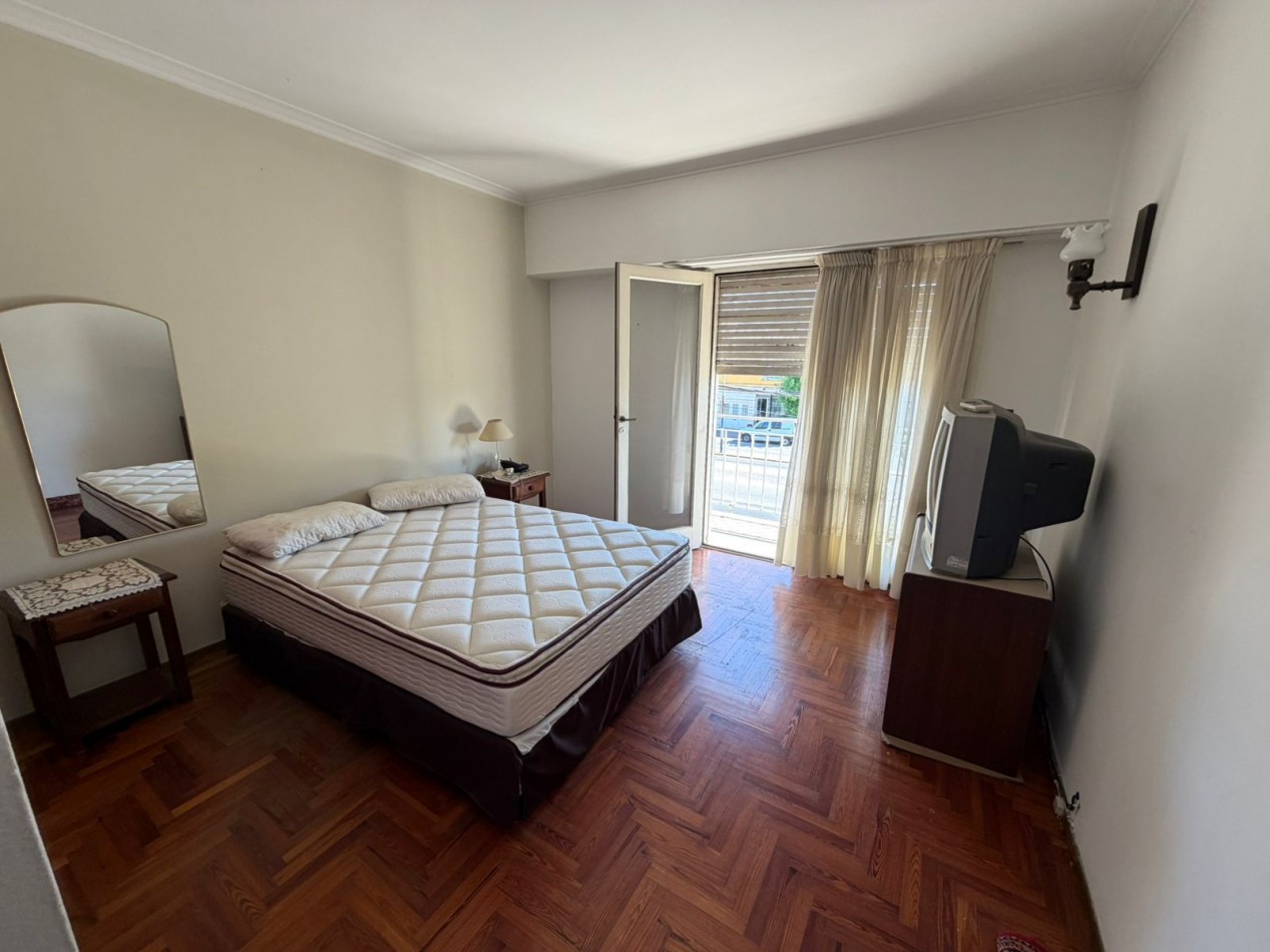 CASA EN PLANTA ALTA. AMOBLADA. LURO AL 6500