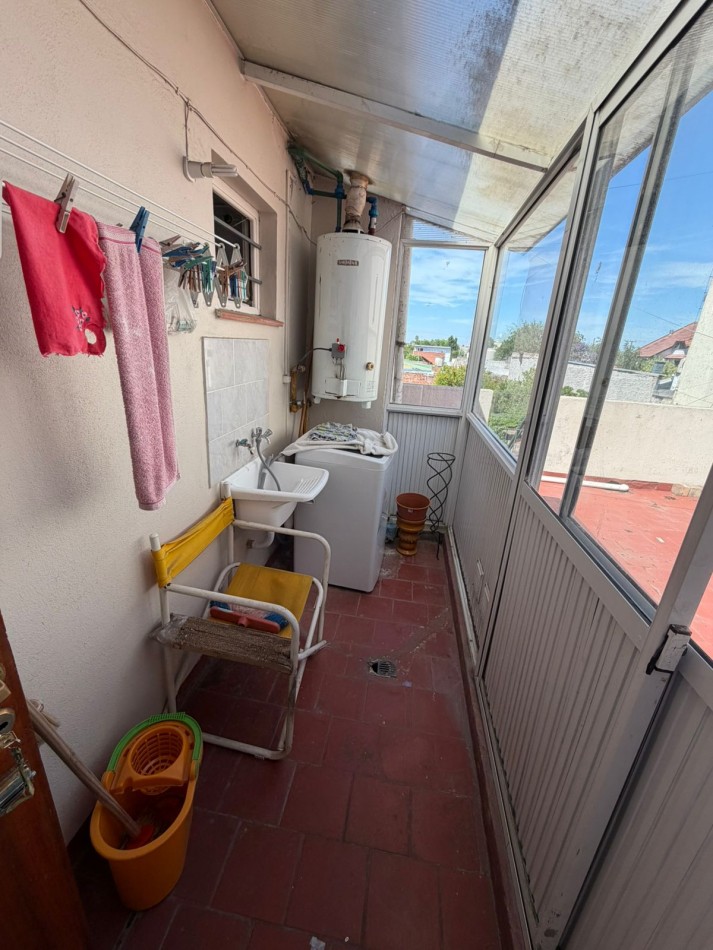 CASA EN PLANTA ALTA. AMOBLADA. LURO AL 6500