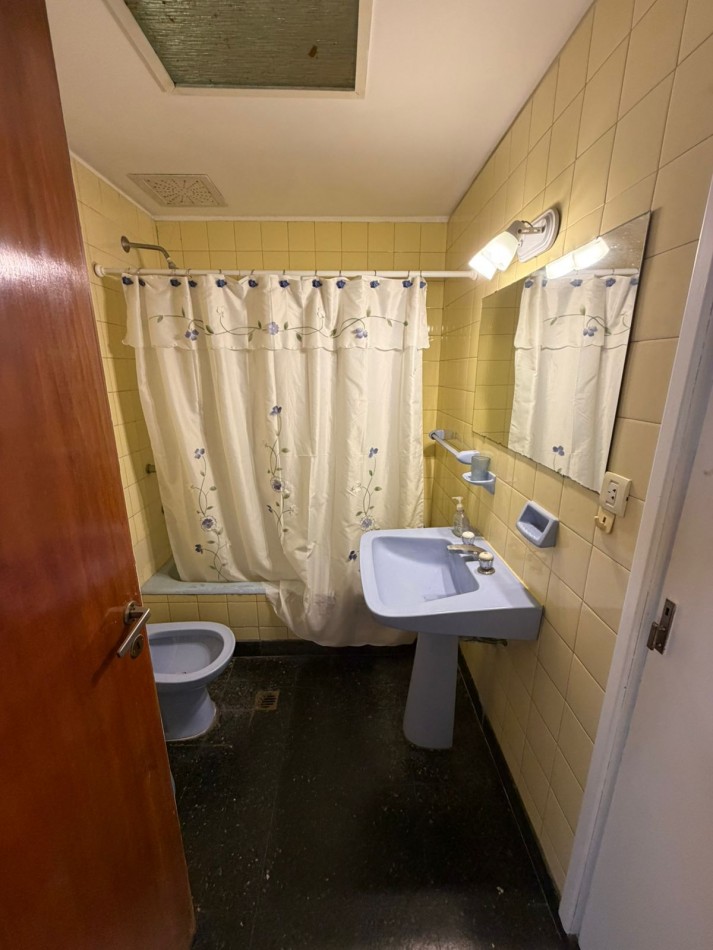 CASA EN PLANTA ALTA. AMOBLADA. LURO AL 6500