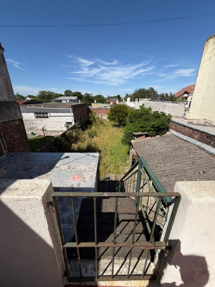 CASA EN PLANTA ALTA. AMOBLADA. LURO AL 6500