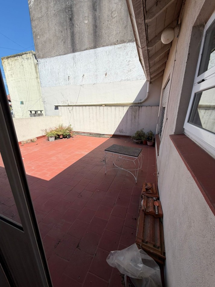 CASA EN PLANTA ALTA. AMOBLADA. LURO AL 6500