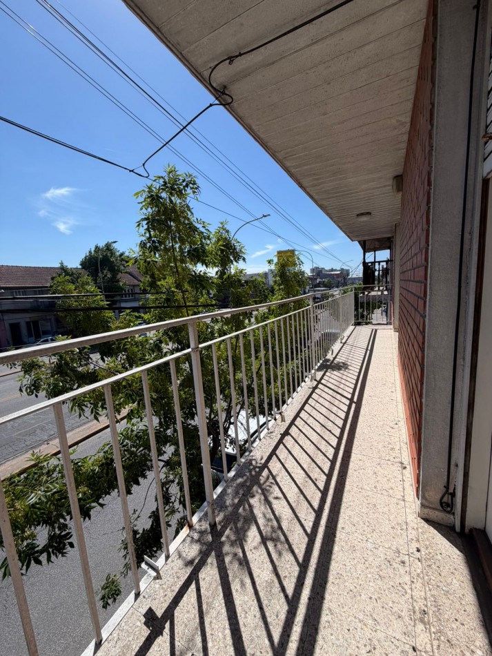 CASA EN PLANTA ALTA. AMOBLADA. LURO AL 6500