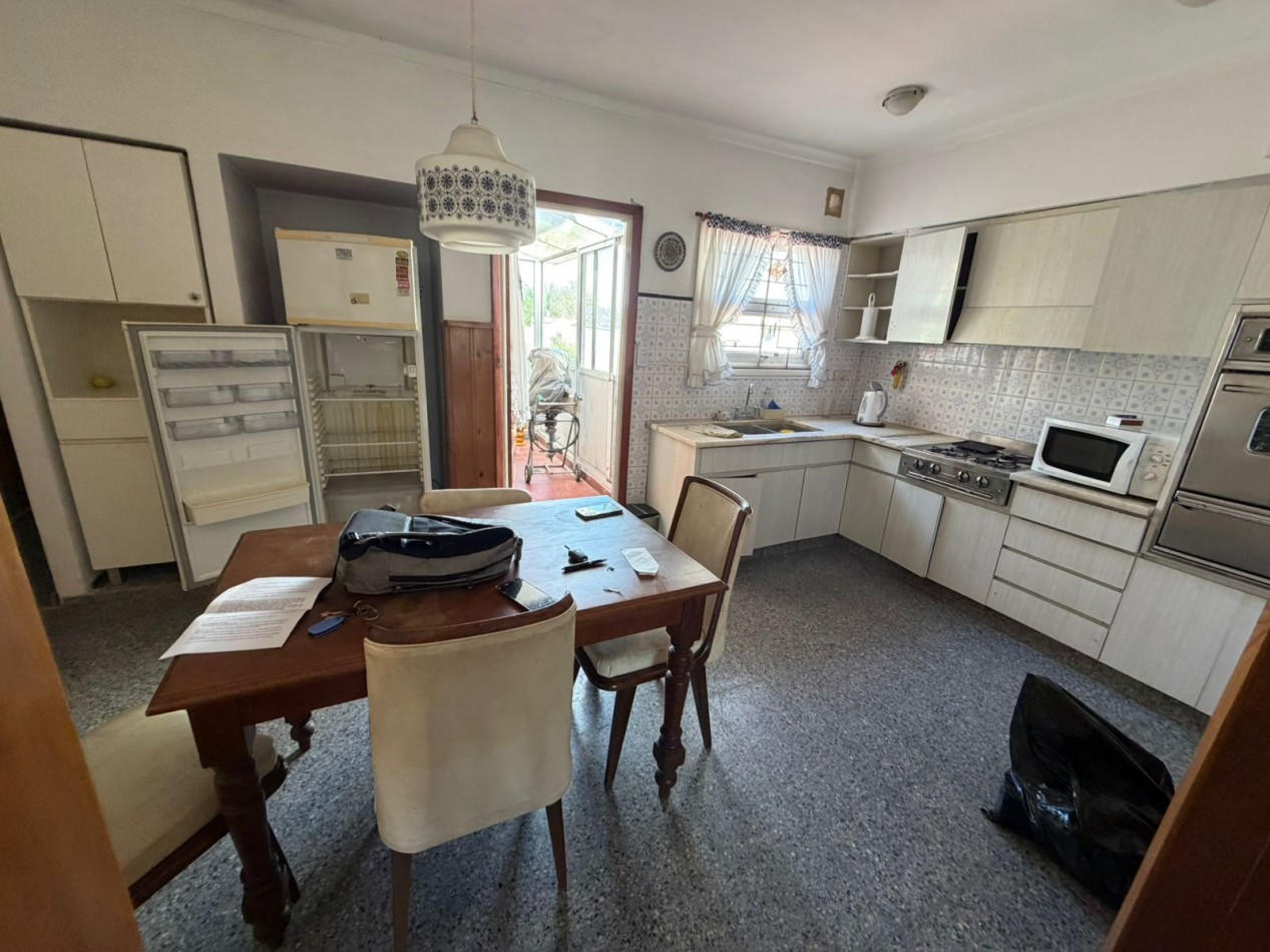 CASA EN PLANTA ALTA. AMOBLADA. LURO AL 6500