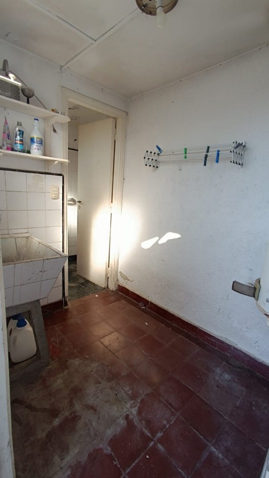 CASA EN PLANTA ALTA. 4 AMB. MORENO Y 180