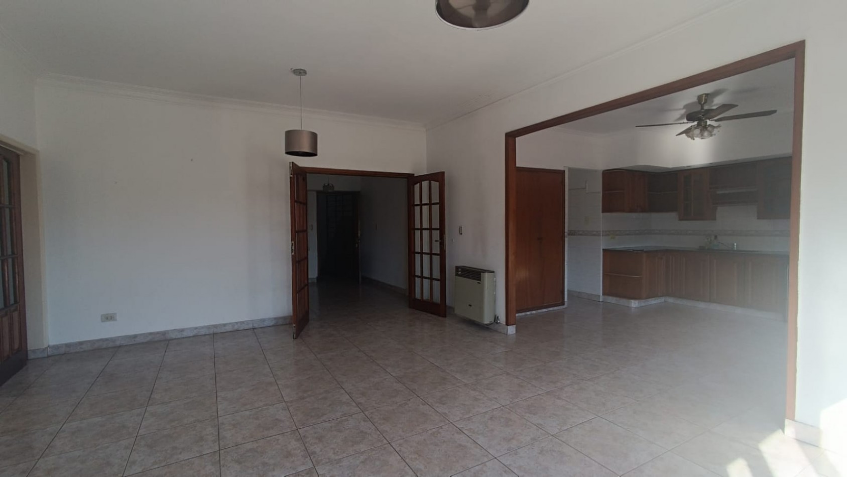 CASA EN PLANTA ALTA. 4 AMB. MORENO Y 180