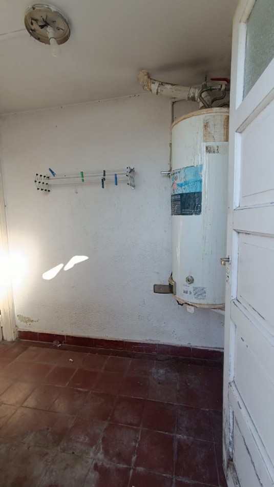 CASA EN PLANTA ALTA. 4 AMB. MORENO Y 180