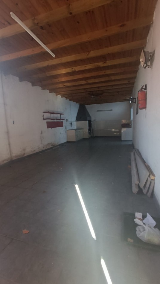 CASA EN PLANTA ALTA. 4 AMB. MORENO Y 180