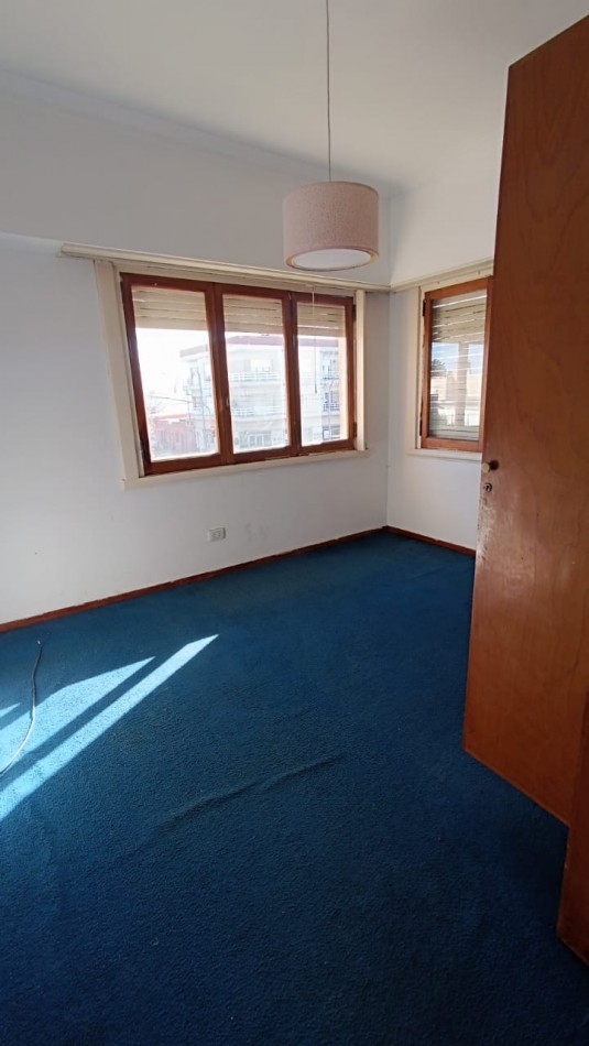 CASA EN PLANTA ALTA. 4 AMB. MORENO Y 180