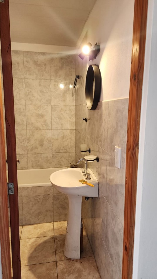 DEPARTAMENTO 1PISO. 2 AMBIENTES CON COCHERA. COLON Y 220