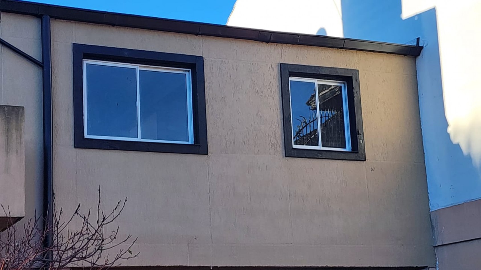 DEPARTAMENTO 1PISO. 2 AMBIENTES CON COCHERA. COLON Y 220