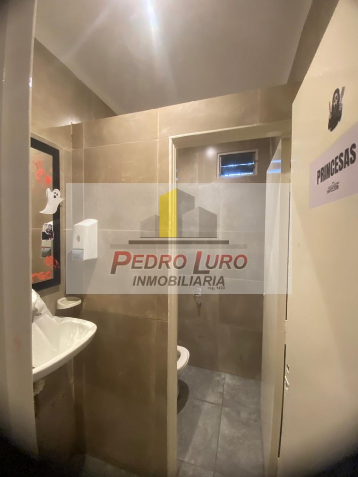 LOCAL COMERCIAL. 125M2 CUBIERTOS APROX. AV.LURO Y 180