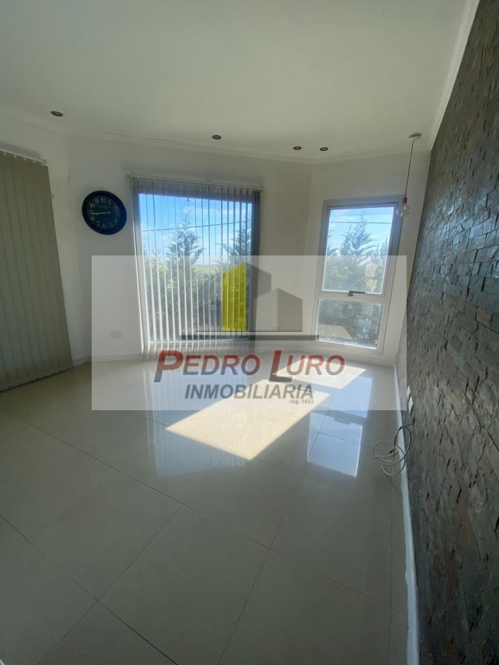 CASA 4 AMBIENTES + DEP. EN BARRIO LA CALETA