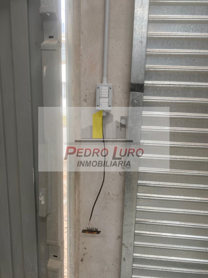 GALPON A ESTRENAR  DE 250M2 CUB. + 100M2 DESCUB. SAN MARTIN AL 6700