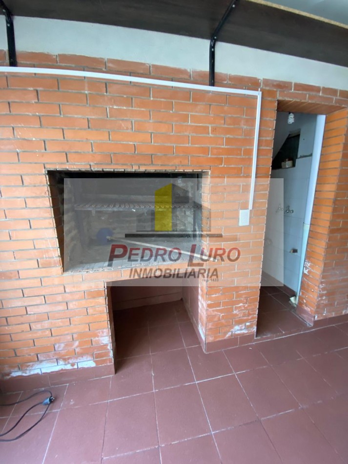 CHALET EN DOS PLANTAS. 4 AMBIENTES. PARAGUAY AL 1300