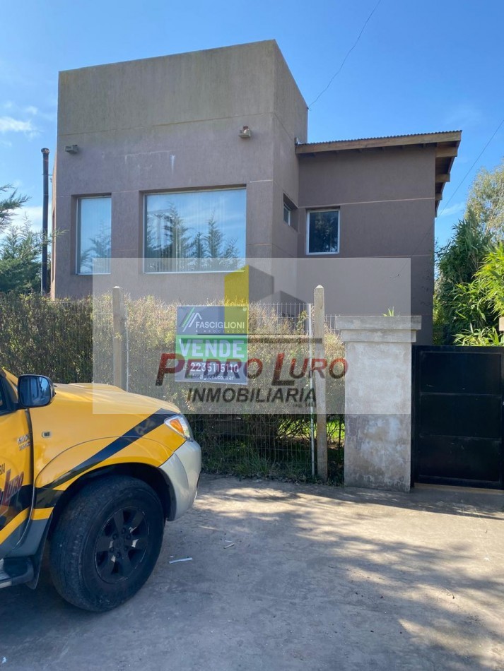CASA 4 AMBIENTES + DEP. EN BARRIO LA CALETA