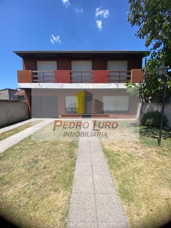 CHALET EN DOS PLANTAS. 4 AMBIENTES. PARAGUAY AL 1300