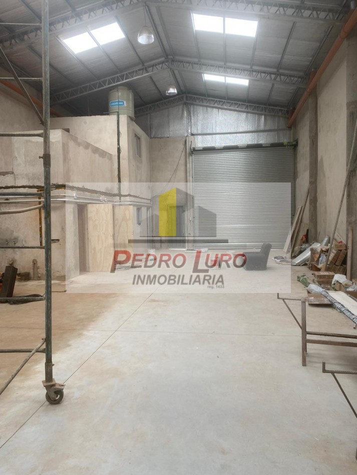 GALPON A ESTRENAR  DE 250M2 CUB. + 100M2 DESCUB. SAN MARTIN AL 6700