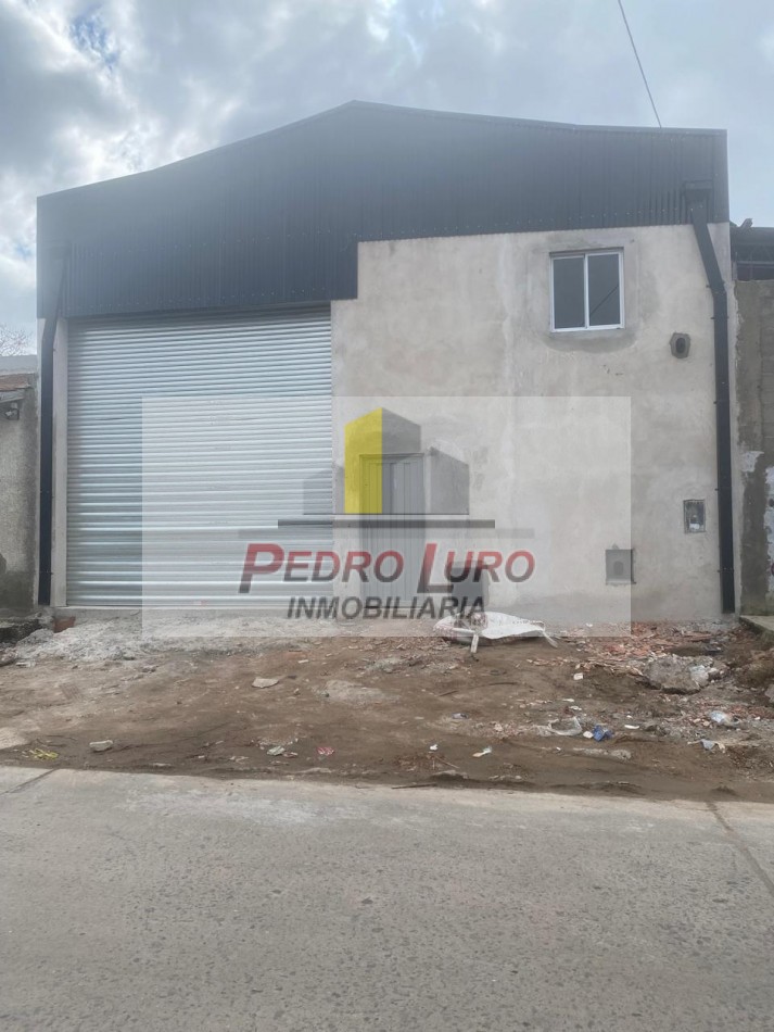 GALPON A ESTRENAR  DE 250M2 CUB. + 100M2 DESCUB. SAN MARTIN AL 6700