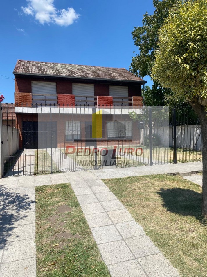 CHALET EN DOS PLANTAS. 4 AMBIENTES. PARAGUAY AL 1300