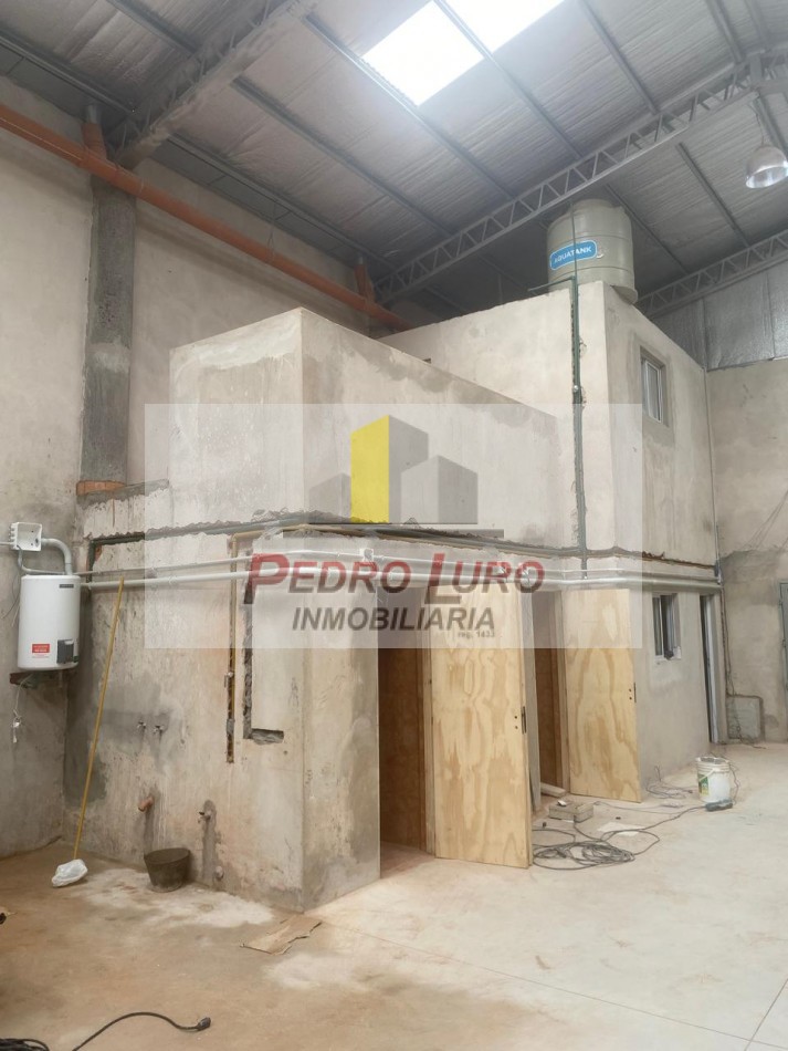 GALPON A ESTRENAR  DE 250M2 CUB. + 100M2 DESCUB. SAN MARTIN AL 6700