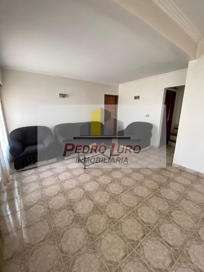 CHALET EN DOS PLANTAS. 4 AMBIENTES. PARAGUAY AL 1300